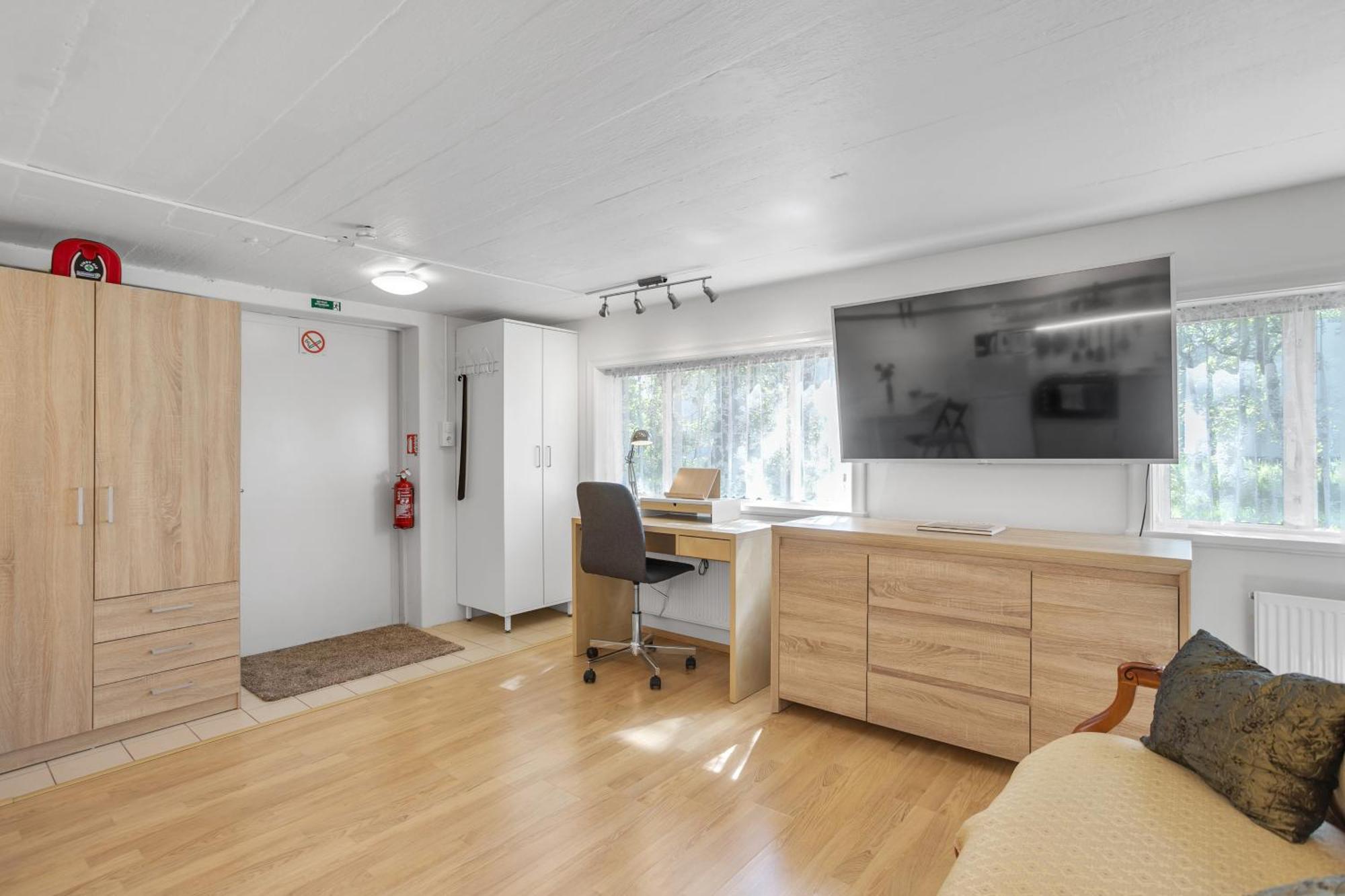 Lara Studio In Laugardalur Valley, Reykjavik Central Park And Botanical Garden, Private Entrance, Free Private Parking On Side ภายนอก รูปภาพ