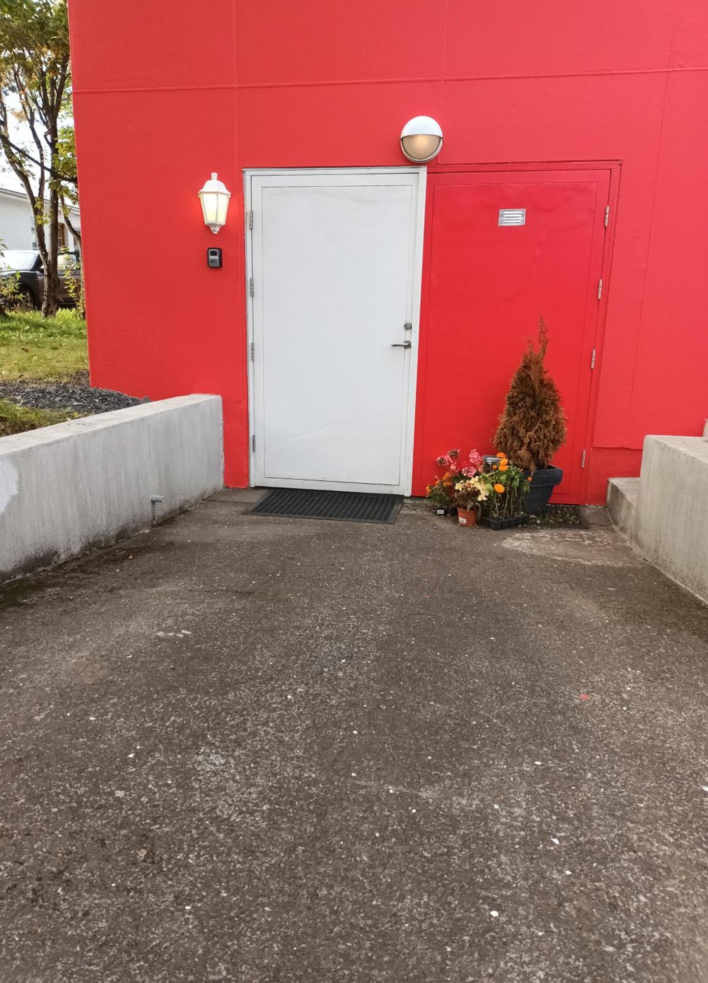 Lara Studio In Laugardalur Valley, Reykjavik Central Park And Botanical Garden, Private Entrance, Free Private Parking On Side ภายนอก รูปภาพ